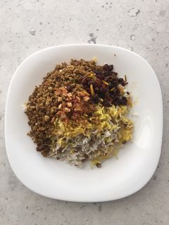 عکسی از دستور عدس پلو با رشته و گوشت و کشمش😋
