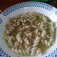 Tornillitos en crema de arvejas