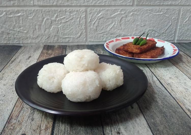 Uran-uran Ketan (Jadah Ketan yang belum ditumbuk)