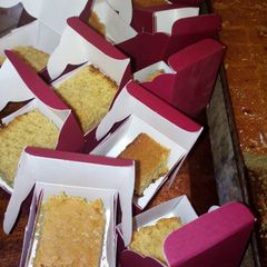 A picture of Cherry giftcakes.