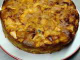 Яблучний пиріг з ізюмом з корицею
