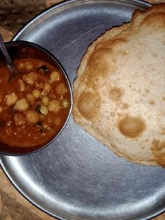 छोले भटूरे (Chole Bhature recipe in hindi) रेसिपी मुख्य फोटो