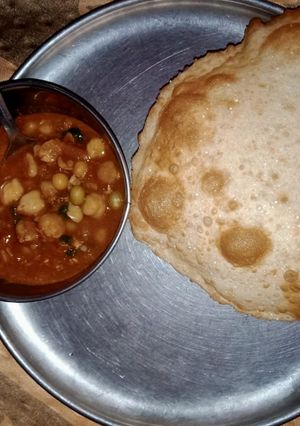 छोले भटूरे (Chole Bhature recipe in hindi) रेसिपी मुख्य फोटो