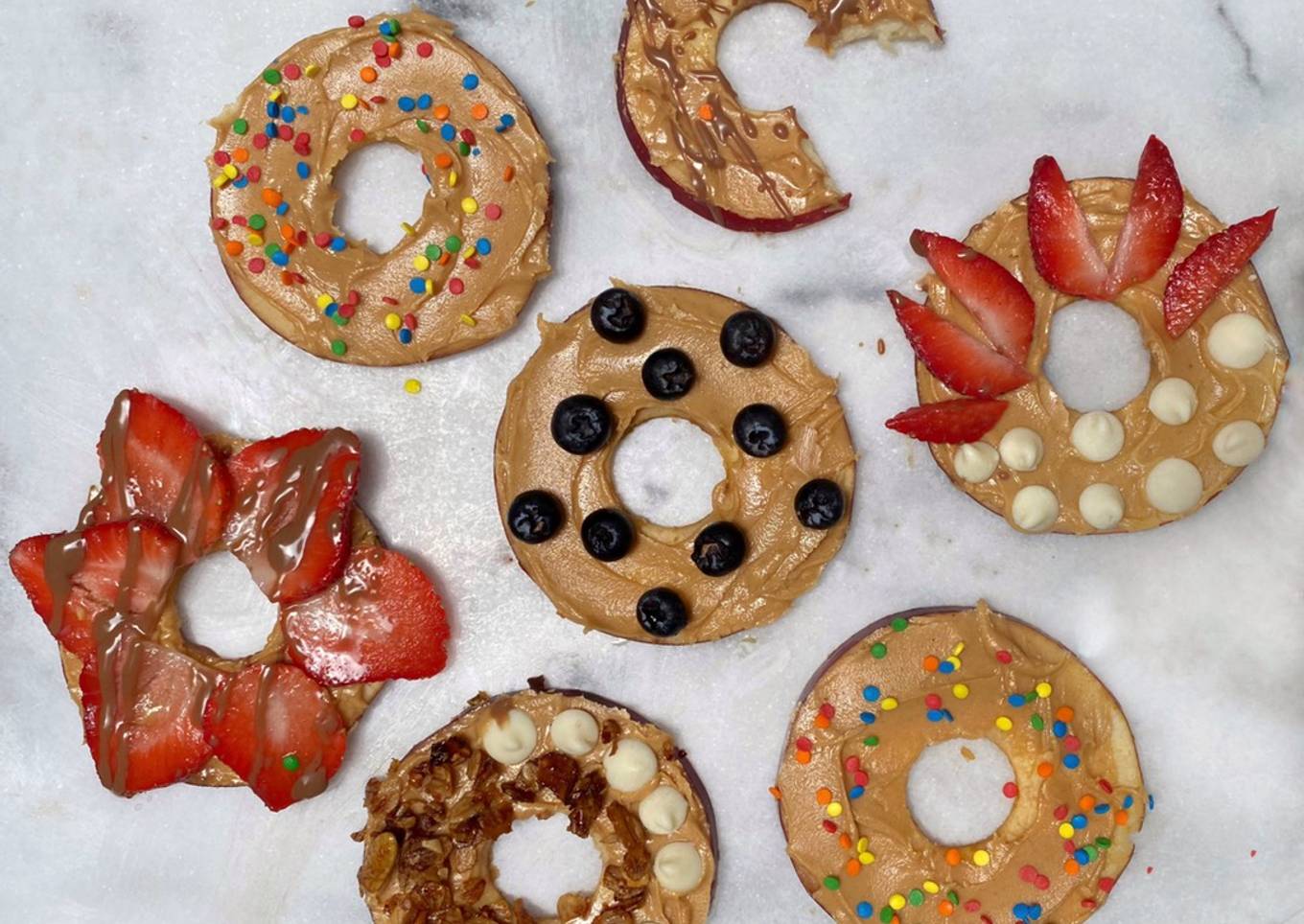 Rebanadas de manzana con mantequilla de cacahuate