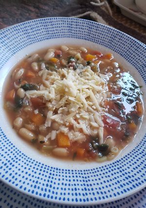 Una foto de Sopa de vegetales con y quinoa
