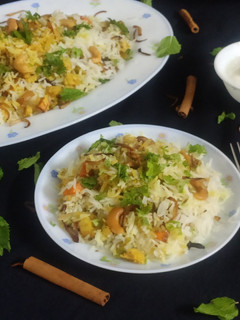 વેજ દમ બિરયાની (Veg Dum Biryani Recipe In Gujarati) રેસીપી મુખ્ય ફોટો