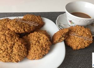 Mézes-zabpelyhes keksz recept fotója