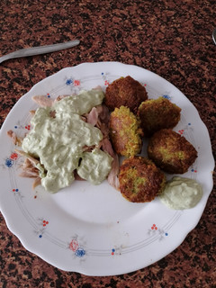 Una foto de Pollo asado con Tzatziki