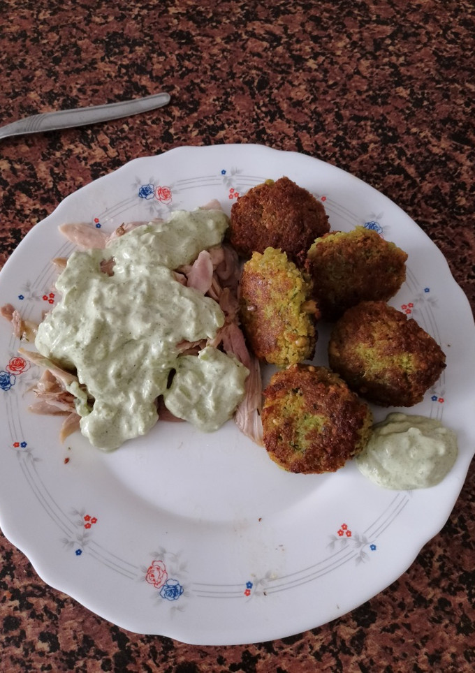 Una foto de Pollo asado con Tzatziki