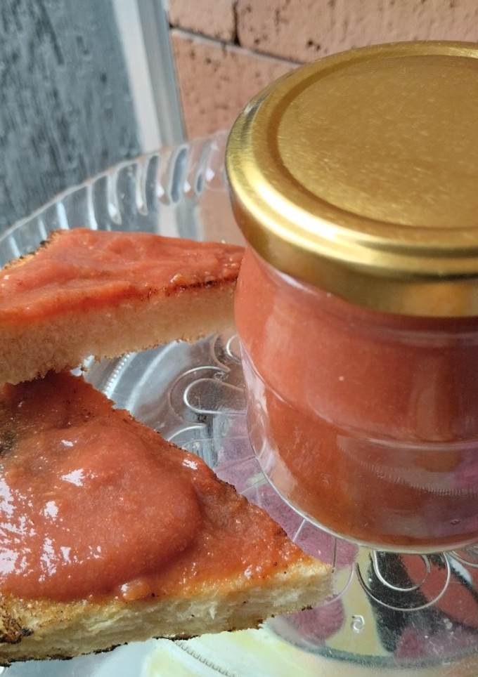 Una foto de Jalea de guayaba casera🍯🧀🧇🍑
