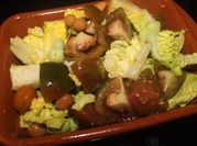 Una foto de ensalada de habas