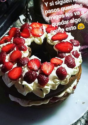Una foto de Torta húmeda de frutilla
