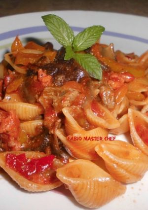 Foto di Conchiglie con Salsiccia, Peperoni e Pomodorini Freschi