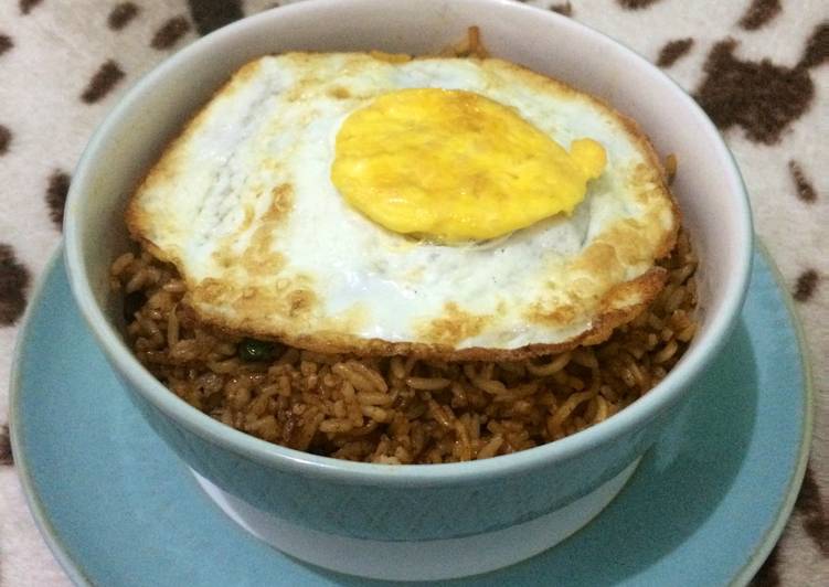 Nasi goreng mawut ala anak kos