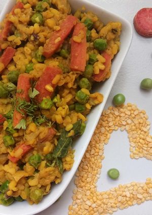 A picture of Moong Daal with Green peas.