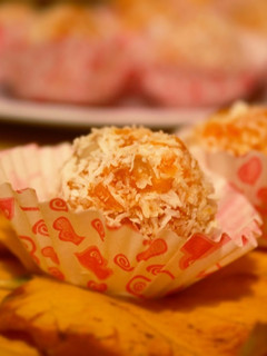 Una foto de Bolitas de zanahoria, coco y castañas