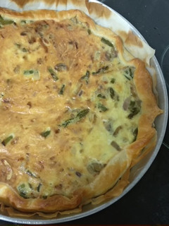 Una foto de Quiche de espárragos y champiñones