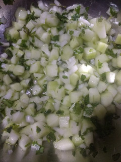 Una foto de Ensalada de pepino y cilantro