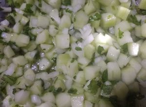Una foto de Ensalada de pepino y cilantro