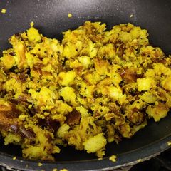 A picture of Bread and oats upma.