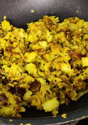 A picture of Bread and oats upma.
