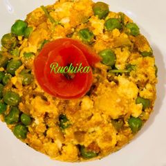 A picture of Paneer Bhurji with peas.