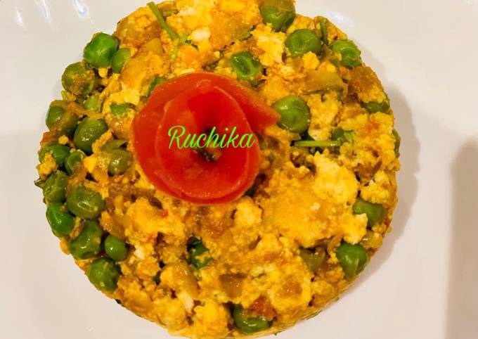 Paneer Bhurji with peas