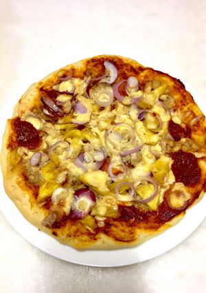 A picture of Hawaii Chicken Pizza.