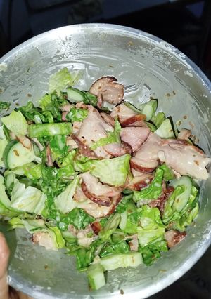 Hình của món Salad lườn ngỗng hun khói.