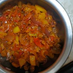 A picture of Onion tomato chutney.