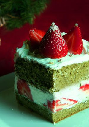 A picture of X'mas Matcha Strawberry Cake.