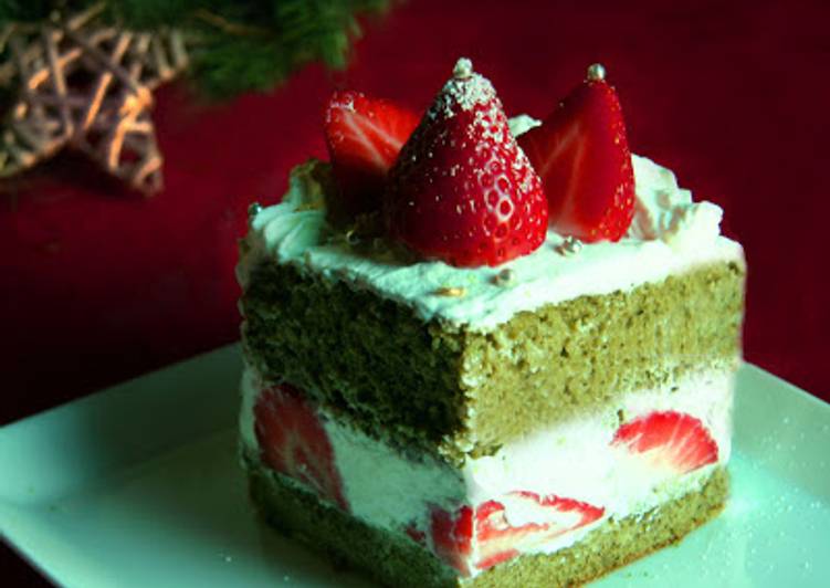 Recipe of Super Quick Homemade X&#39;mas Matcha Strawberry Cake