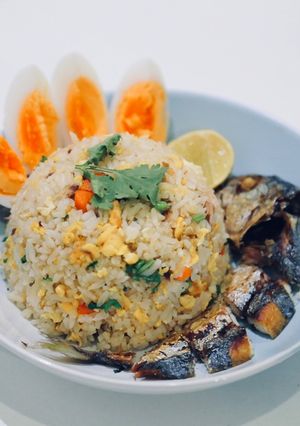 รูปของ ข้าวผัดปลาทูไข่ต้ม