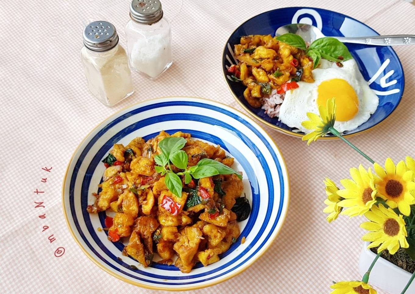 Meatless Pad Kra Pao Gai/Thai Chicken Basil (tahu + kemangi)