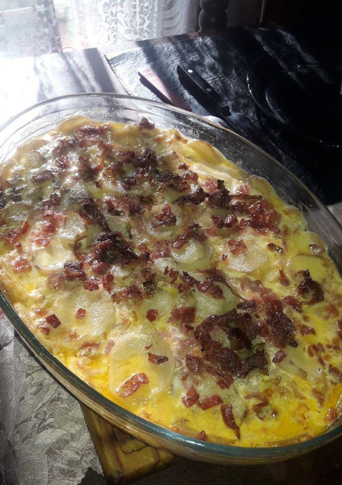 Una foto de Mil hojas de papas, crema y jamón crudo