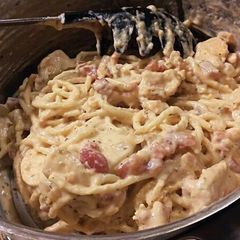 A picture of Rosey Chicken Spaghetti Alfredo.