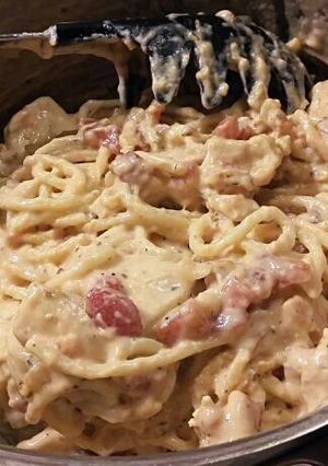 A picture of Rosey Chicken Spaghetti Alfredo.