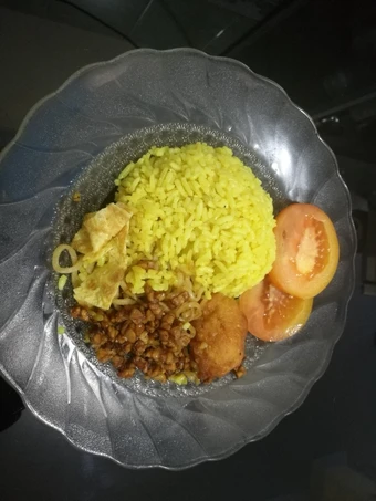 Langkah Gampang Menyiapkan Resep  Nasi Kuning Praktis yang Sempurna, Menggugah Selera