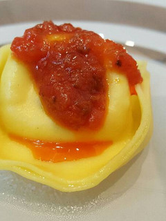 Una foto de Tortellini con salsa de tomate napolitana