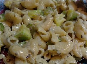 Una foto de Fideos con queso y zapallito
