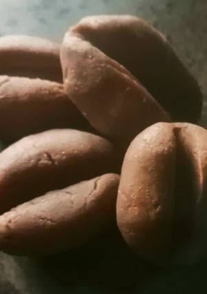 A picture of Coffee Bean shaped coffee pedas.