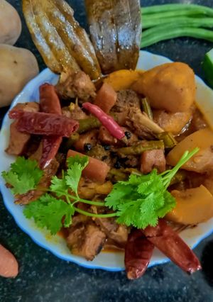 মোরগ সব্জী স্ট্যু (morog sabji stew recipe in Bengali) রেসিপির প্রধান ছবি