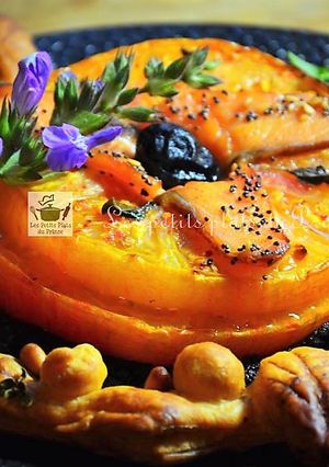 Une photo de Feuilleté fleur à la tomate et tapenade pour la fête des mères