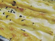 Una foto di cannelloni al pesce