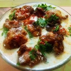 A picture of Dahi vada.