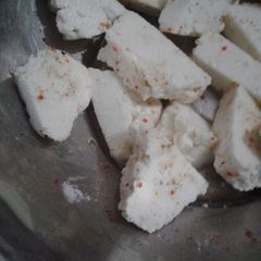 A picture of Raw lemon paneer.