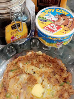 A picture of Onion omelette with bread.