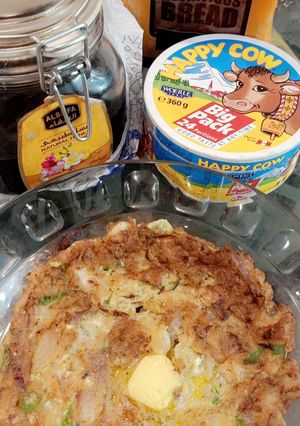 A picture of Onion omelette with bread.