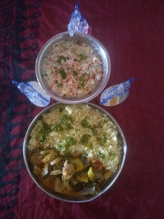 Indiai római köményes rizs, banán curryvel és ananász chutneyval recept fotója
