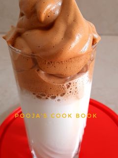 डालगोना कॉफी (dalgona coffee recipe in marathi) रेसिपी चे मुख्य फोटो